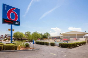 Отель Motel 6-Youngtown, AZ - Phoenix - Sun City  Янгтаун